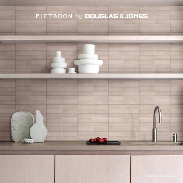 COMPACT Tile als beige keukenachterwand met horizontale rechthoekige tegels bij Lingen Keramiek