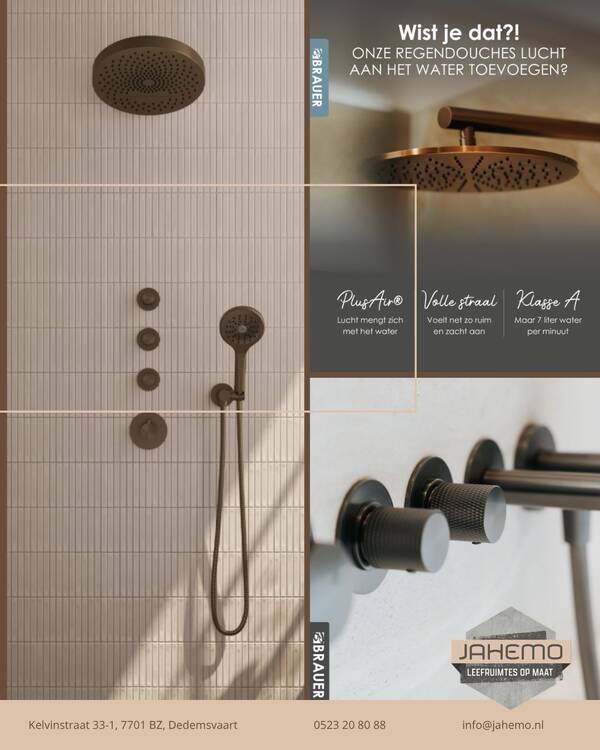 Bronskleurige Brauer-regendouche met handdouche tegen een lichte geribbelde wand en details van douchekop en kranen.
