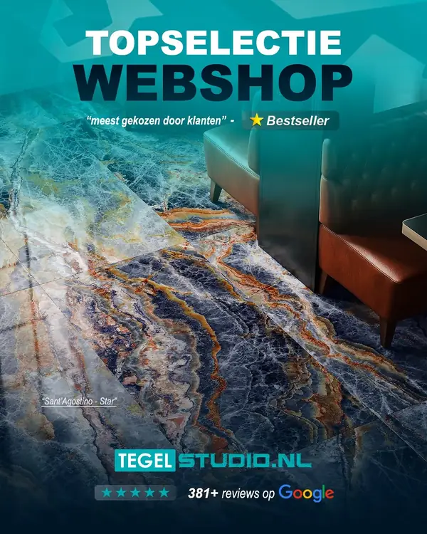Sant’Agostino Star decortegels met blauwe, witte en goudbruine aders in een zithoek bij Tegelstudio in Tienray