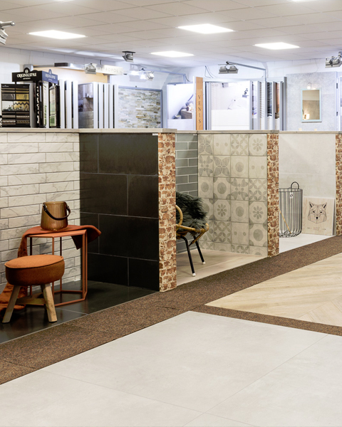 Grote tegelshowroom