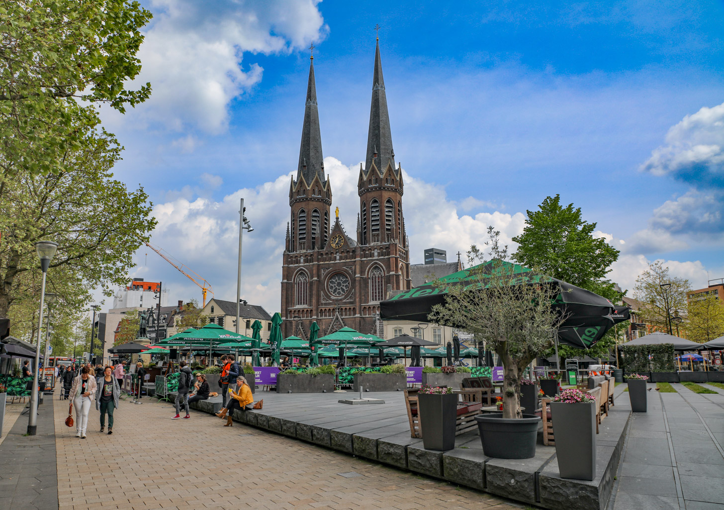 🏙️ Wat te doen na je bezoek aan Vloerenspecialist Tilburg? Ontdek de parels van Tilburg en omgeving