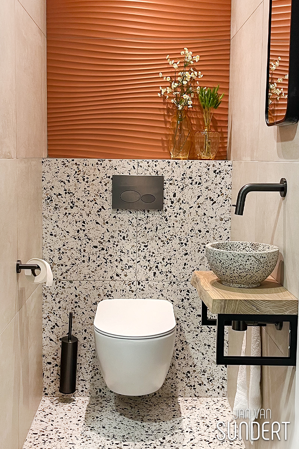 Kleurrijk terrazzo toilet 