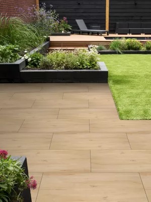 ✨ Tuintegels met karakter: Suomi Cream in houtlook