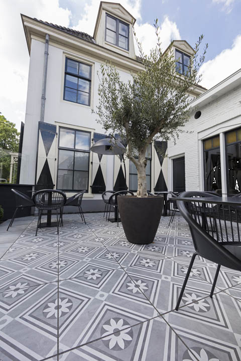 Transformeer je tuin met MBI GeoCeramica 60x60x4 Concreet Flower decoratie ❣