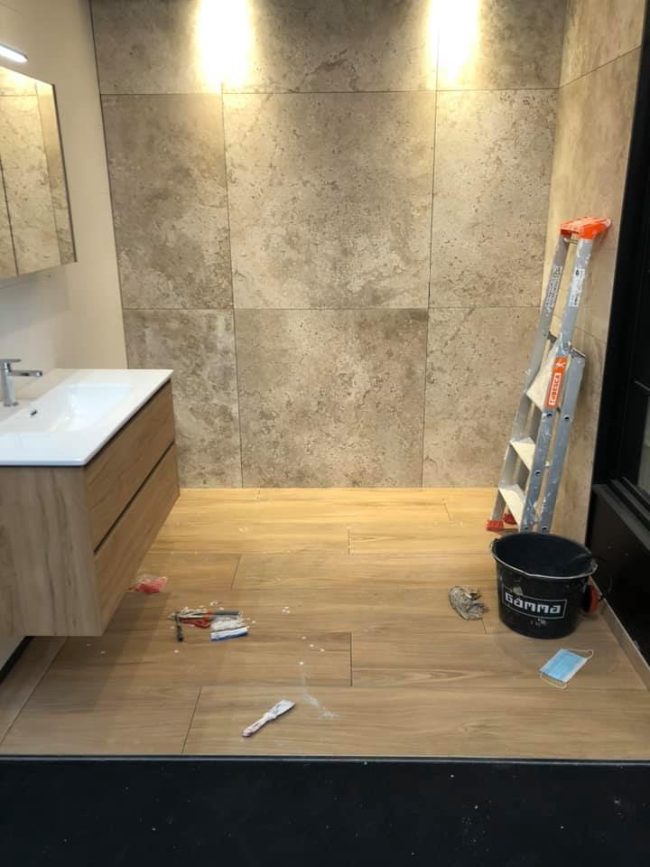 En weer bijna een nieuwe badkamer af in onze showroom