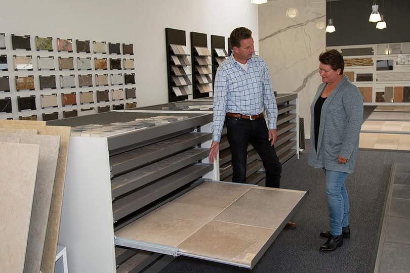 Ontdek de Kracht van Natuursteen en Keramische Tegels bij Stone Visions